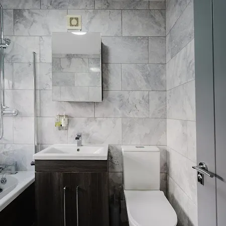 3br | Parking | Contractor | A57 & M60 Links *