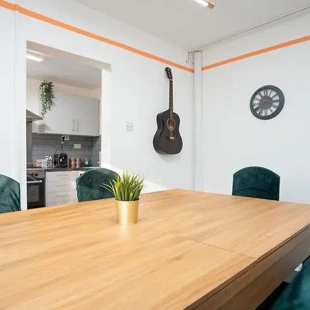 The Jade - Pool Table - Man Utd - Centre - 4bd Holiday home
