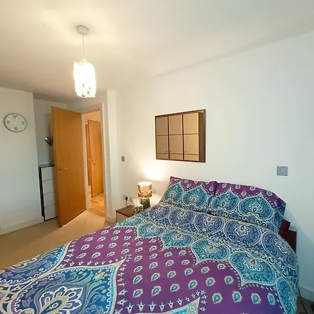 Apartment Apartmentsleeps5-balcony-petfriendly-aoarena-heatonpark-onstreetparking