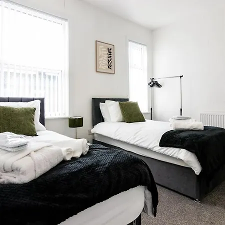 Luxe & Stylish In Near Center Manchester