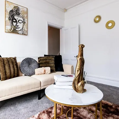 Semesterbostad Luxe & Stylish In Near Center