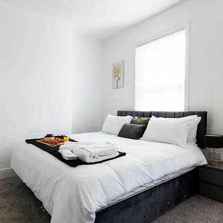 Semesterbostad Luxe & Stylish In Near Center
