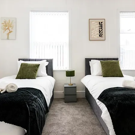 Luxe & Stylish In Near Center