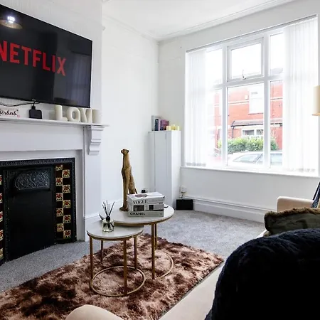 Luxe & Stylish In Near Center Semesterbostad *