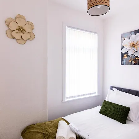 Semesterbostad Luxe & Stylish In Near Center *