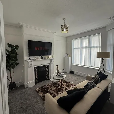 Luxe & Stylish In Near Center Holiday home