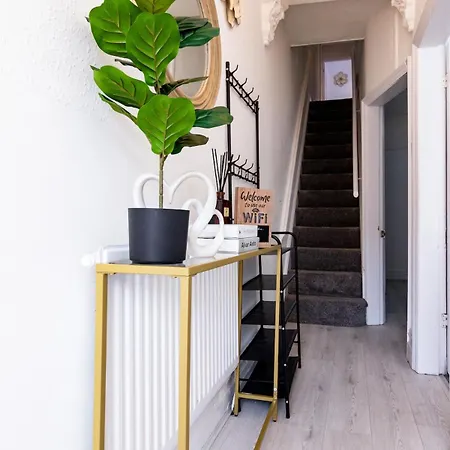 Luxe & Stylish In Near Center *