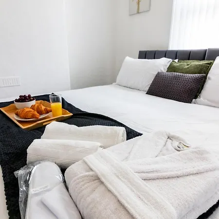 Luxe & Stylish In Near Center Manchester