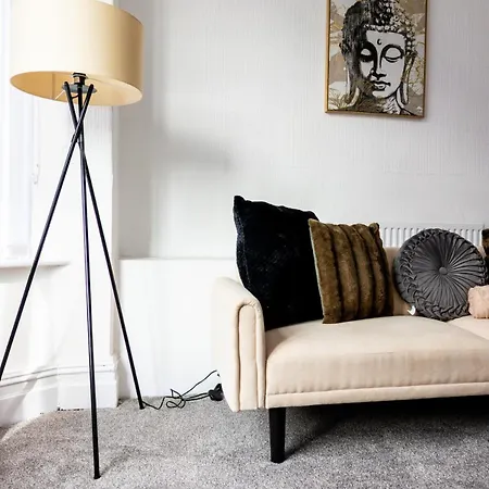 Luxe & Stylish In Near Center *