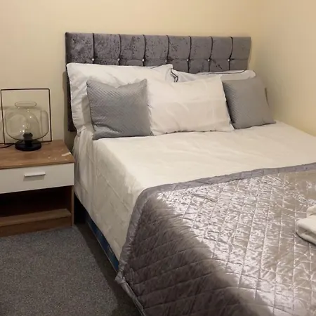 Apartment Modern - Views - Parking - Sleeps 3 *