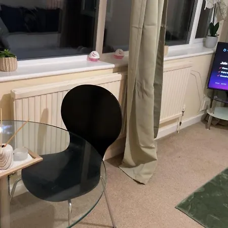 Modern - Views - Parking - Sleeps 3 * Manchester
