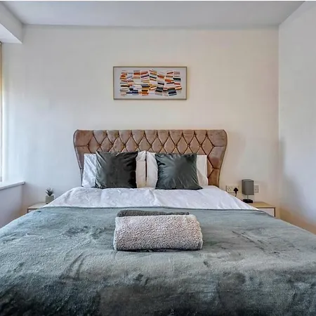 شقة Luxe Sleeps 6 Free Parking