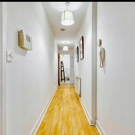 Apartment Luxe Sleeps 6 Free Parking