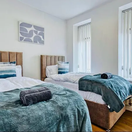 Luxe Sleeps 6 Free Parking
