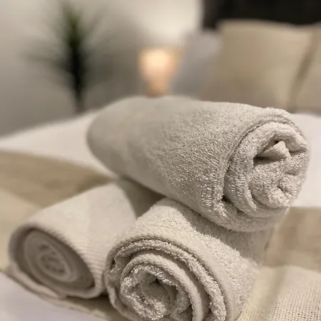 Terrace Retreat-cinema & Free Parking 아파트 *