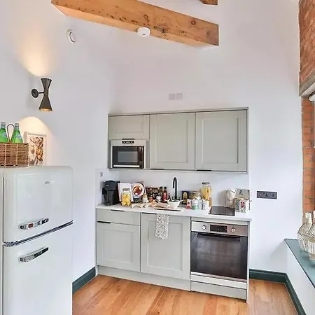 Apartment 2 Bed 2 Bath, Excusive And Central, Concierge Service Manchester