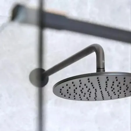 Apartment Urban Base, Stone's Throw From Attractions *