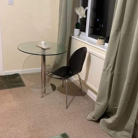 Modern - Views - Parking - Sleeps 3