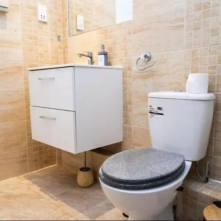 High-floor 2br In Heart Apartment Manchester