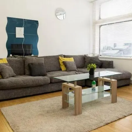 High-floor 2br In Heart Apartment Manchester
