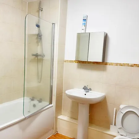 1 Private & A Toilet In 2bed *