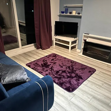 Cozy With Amenities