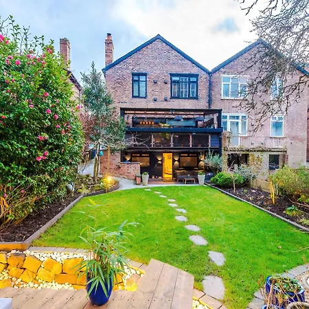 Opulent Oasis Large Luxury Sleeps 10 *