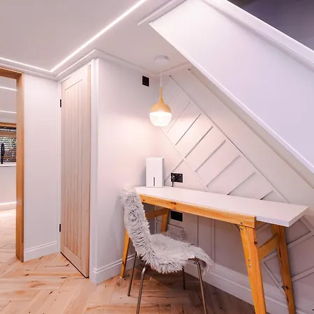 Opulent Oasis Large Luxury Sleeps 10 * Manchester
