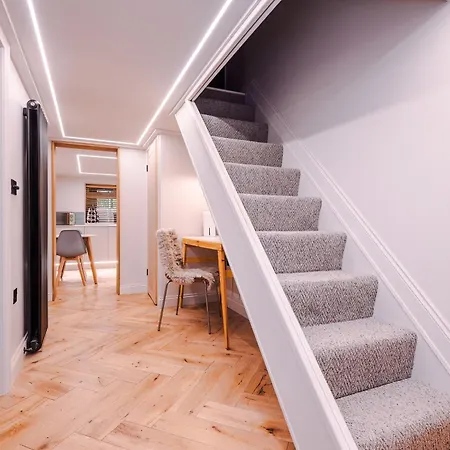 Holiday home Opulent Oasis Large Luxury Sleeps 10 Manchester