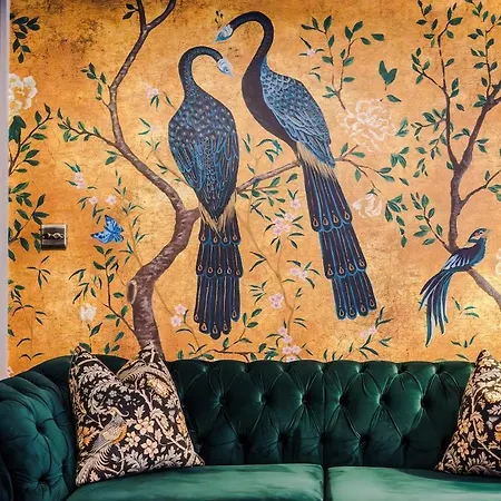 Opulent Oasis Large Luxury Sleeps 10 *