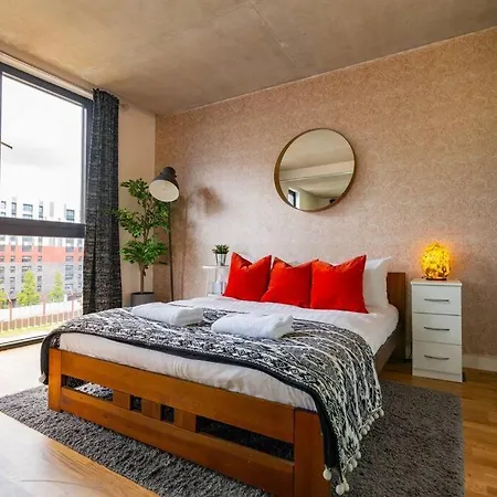 Superhost - Beautiful Canal Facing Apartment Manchester