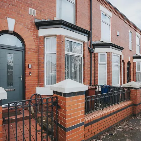 Luxury 4-bed Perfect For Contractors & Families W Free Parking Holiday home