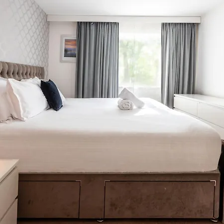 Modern Near Etihad, Coop Live Apartment *