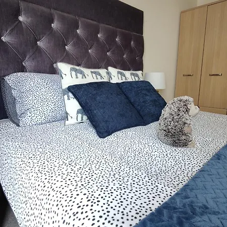Spacious Homely Manchester City Stay Near Ao Arena And Shopping Centre With 500Mbps Internet & Netflix *