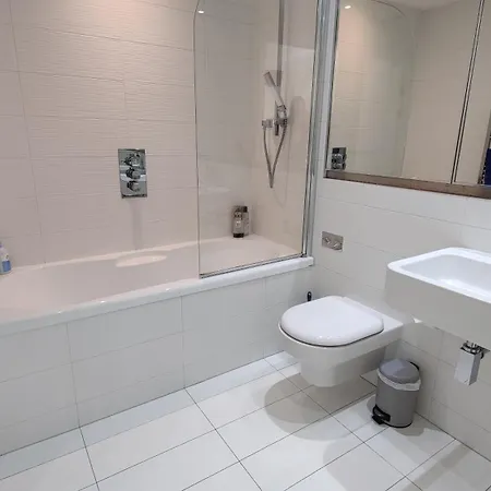 Comfort Near Ao Arena And Shopping Centre With 500mbps Internet & Netflix Manchester