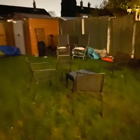 Comfortable Cat-friendly With Garden & Parking בית אירוח מנצ'סטר