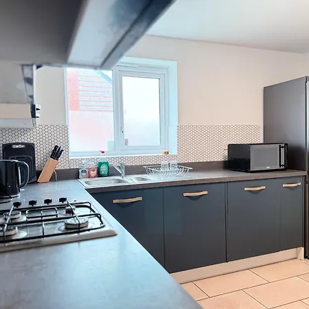 Three Bed Detached Near Centre Дом отдыха