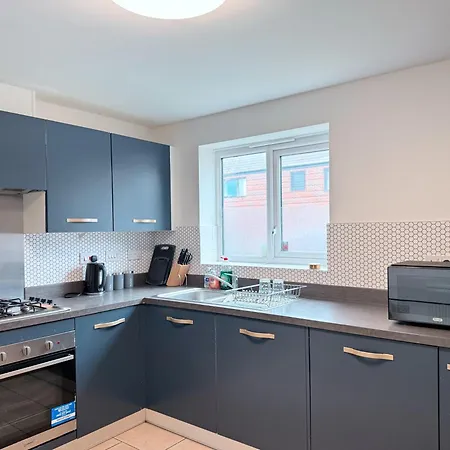 Дом отдыха Three Bed Detached Near Centre