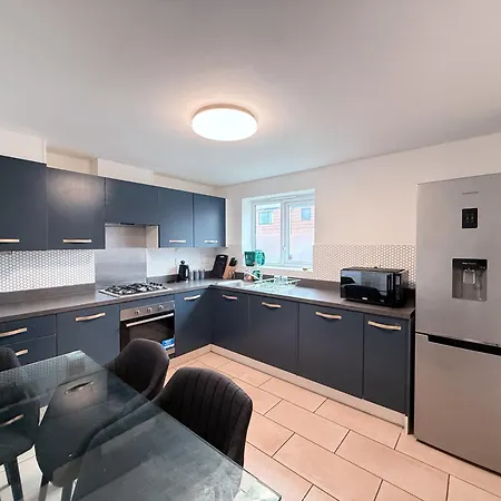 Three Bed Detached Near Centre Дом отдыха