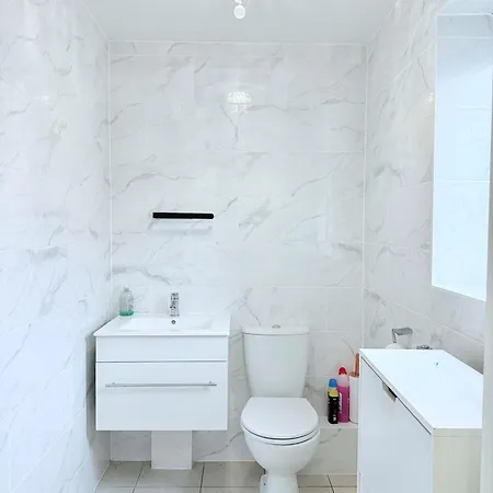 Three Bed Detached Near Centre Дом отдыха