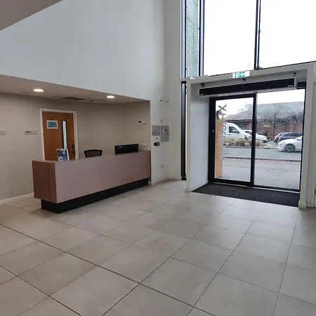 Modern & Cosy With Balcony, Near Media Centre & Old Trafford Stadium Lejlighed *