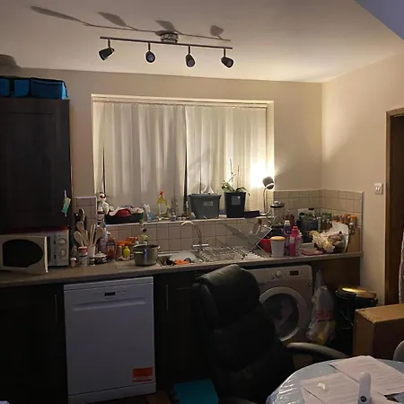 בית אירוח Comfortable Cat-friendly With Garden & Parking מנצ'סטר