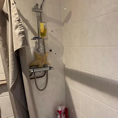 Comfortable Cat-friendly With Garden & Parking *