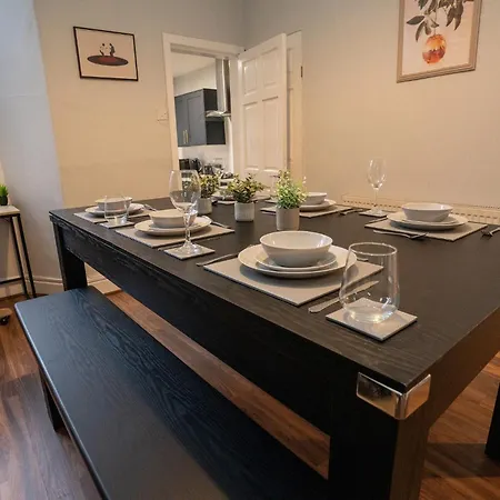 Cozy - Sleeps 7 - Pool Table - Wifi - Parking