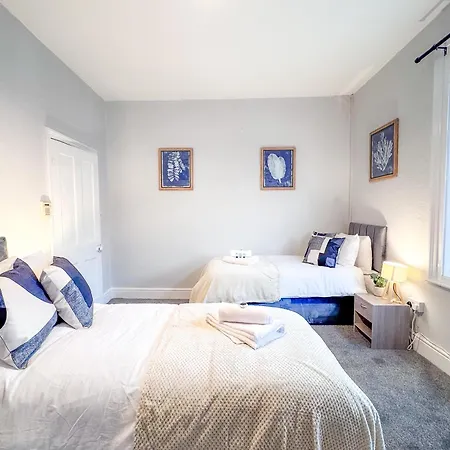 Casa vacanze Cozy - Sleeps 7 - Pool Table - Wifi - Parking Manchester