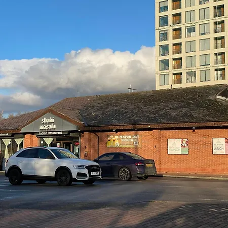 Entire Top-floor Views Near Media & United * Manchester
