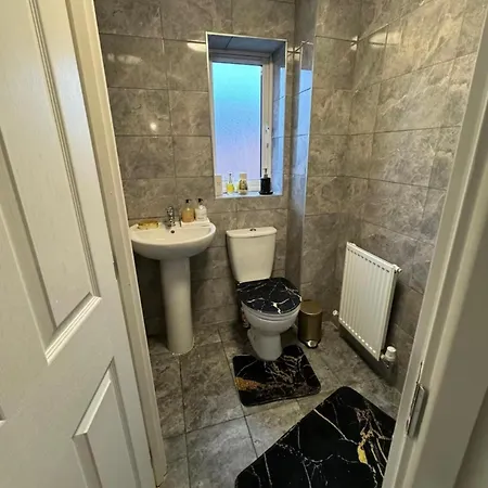 Stylish House Retreat In * Manchester