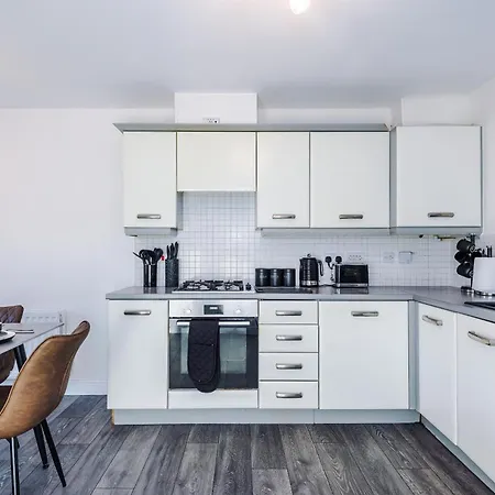 New!- 4 Bed 3 Bath House In By Greenstay Serviced - Free Parking - Fast 250 Mbps Wi-fi - Ideal For Business, Families & Groups - Close To Centre, Airport, Etihad Stadium Manchester