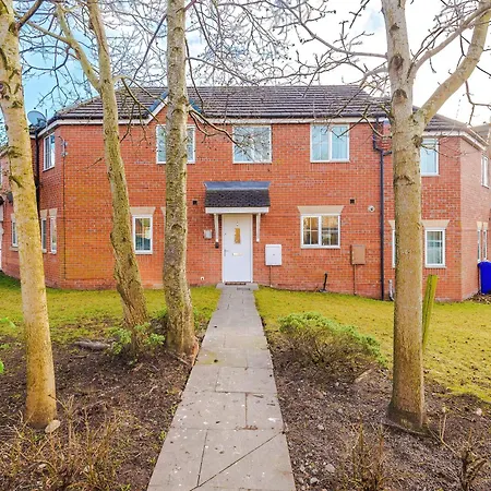 New!- 4 Bed 3 Bath House In By Greenstay Serviced - Free Parking - Fast 250 Mbps Wi-fi - Ideal For Business, Families & Groups - Close To Centre, Airport, Etihad Stadium *