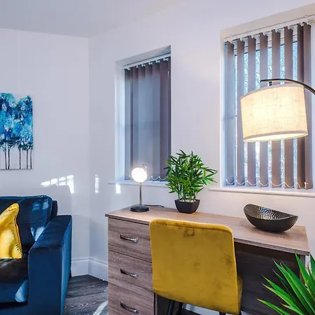 New!- 4 Bed 3 Bath House In By Greenstay Serviced - Free Parking - Fast 250 Mbps Wi-fi - Ideal For Business, Families & Groups - Close To Centre, Airport, Etihad Stadium * Manchester